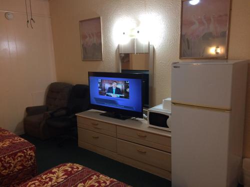 Relax Inn Goldthwaite - photo 3