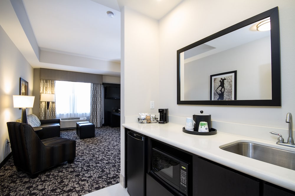 Hampton Inn & Suites Roanoke Airport - photo 25