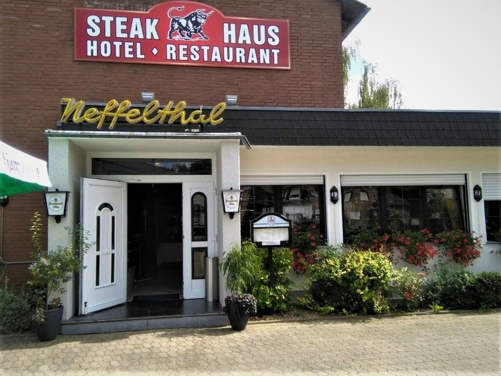 Hotel Restaurant Neffelthal — hotel in Kerpen