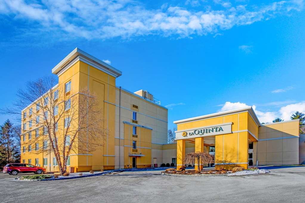 La Quinta Inn & Suites by Wyndham Danbury - photo 4