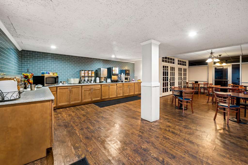 Days Inn by Wyndham Dubuque - photo 11