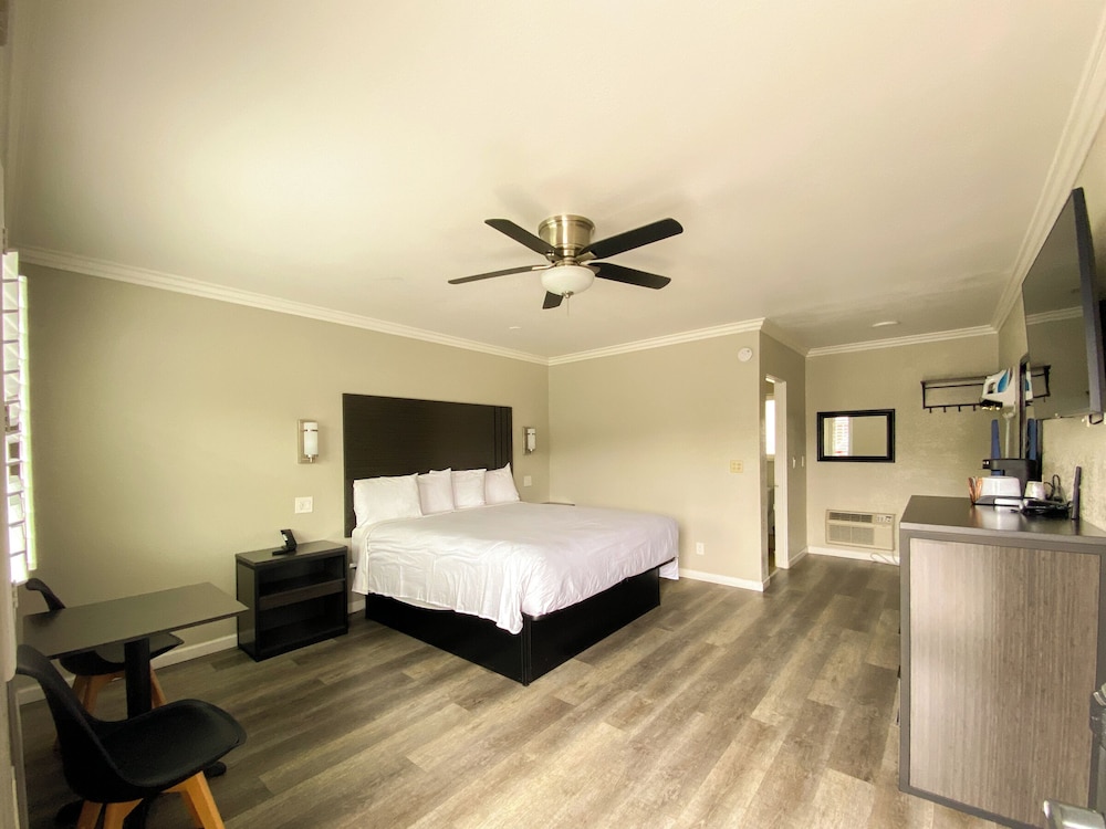 Rockview Inn and Suites - photo 6