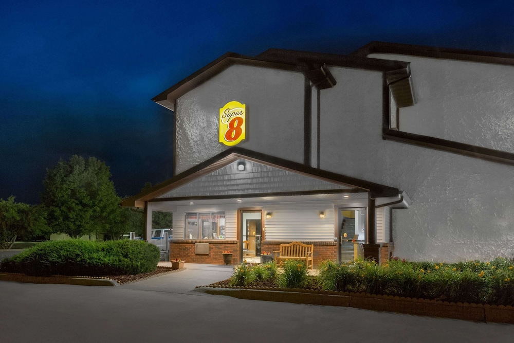 Super 8 by Wyndham Boone - photo 16