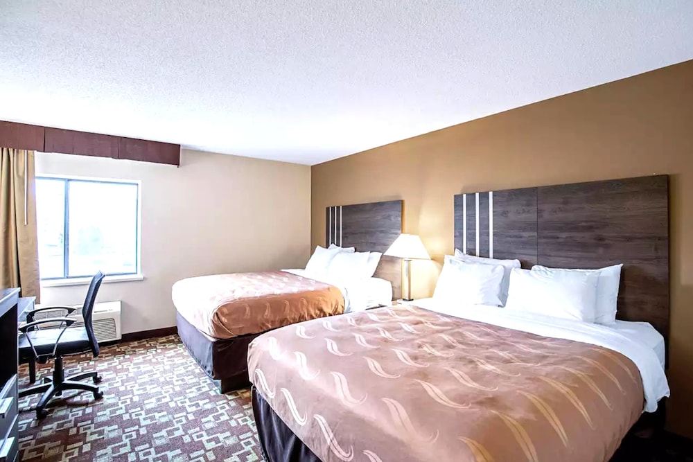 Norwood Inn & Suites Milwaukee - photo 17