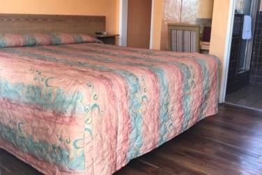 Raymoure Motel - photo 5