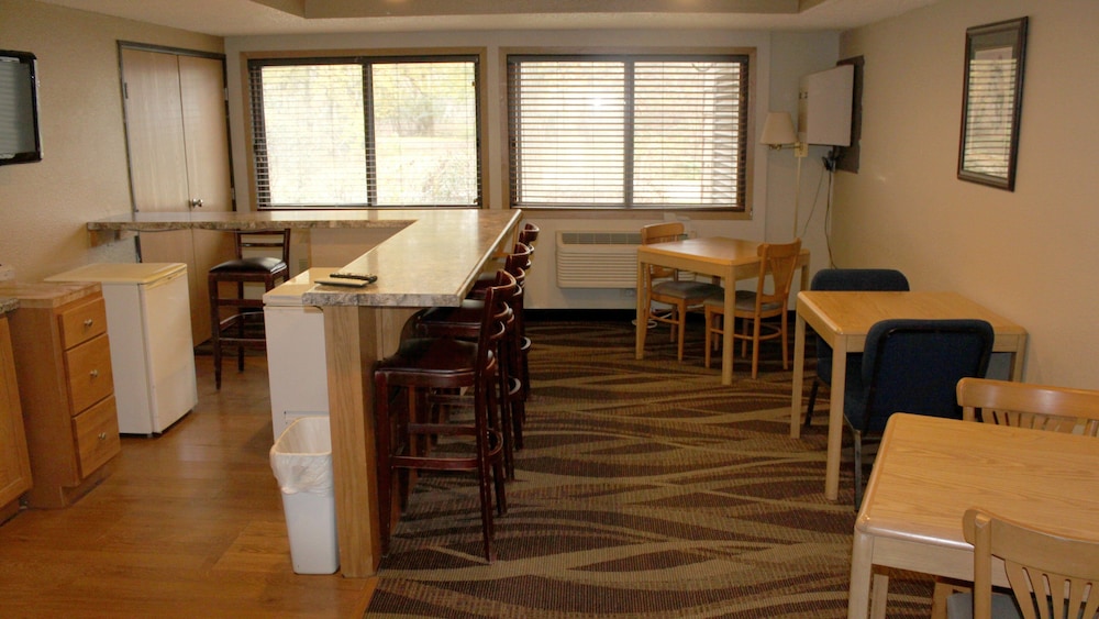 Boarders Inn & Suites by Cobblestone Hotels Ripon - photo 41