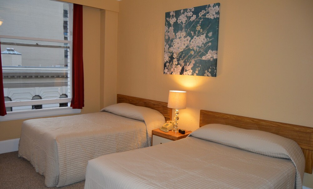 SF Plaza Hotel - photo 12