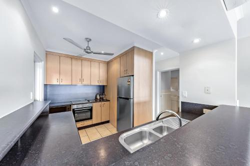 Whitsunday Beachfront Apartment on Broadwater — 4-Star Luxury Hotel in Airlie Beach, Australia