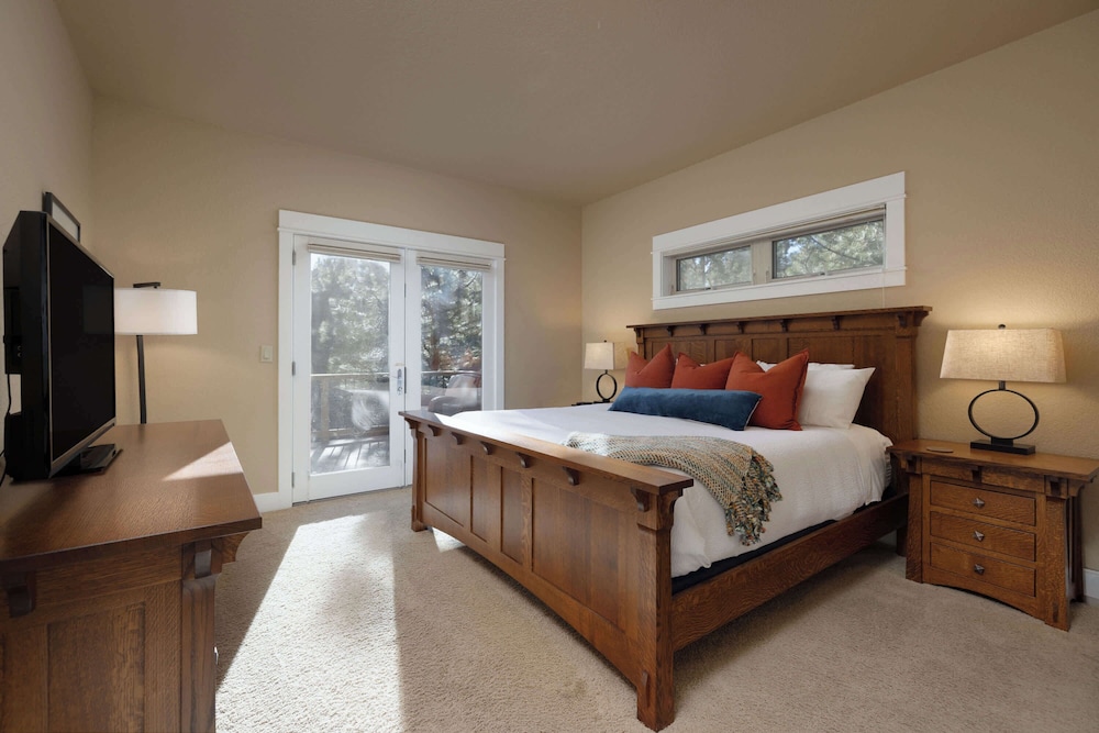 Big River Stately Stay for 8 — Bend — photo 4