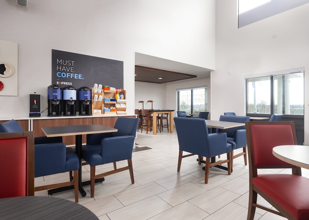 Holiday Inn Express & Suites Olive Branch by IHG - photo 22