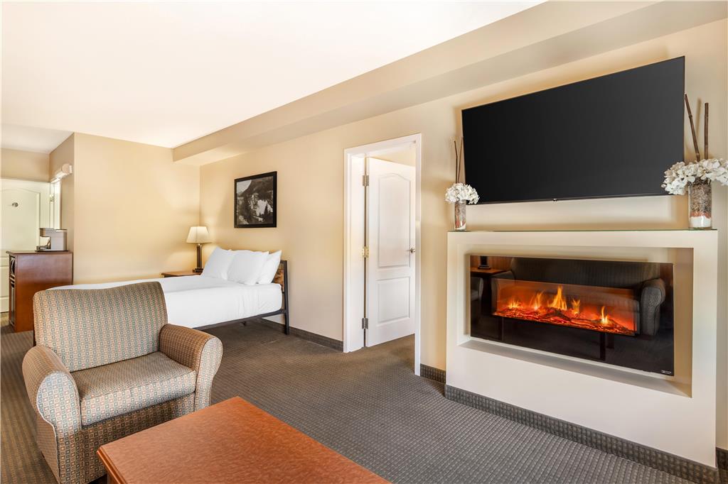 Best Western Plus Service Inn & Suites in Lethbridge, Canada