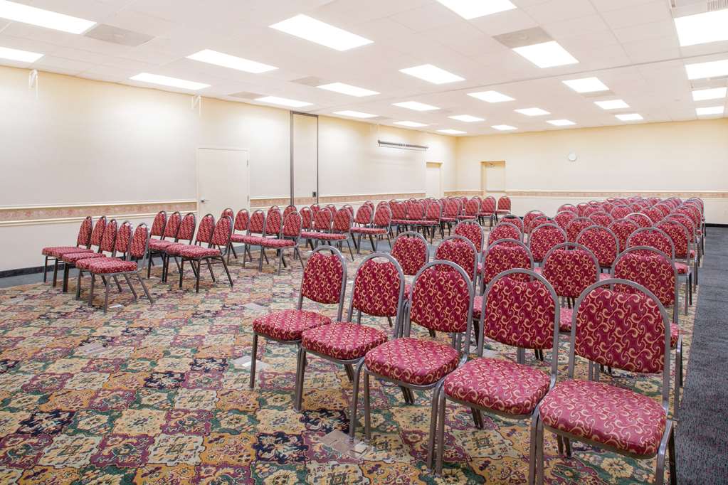 Ramada Hotel & Conference Center by Wyndham Edgewood - photo 21
