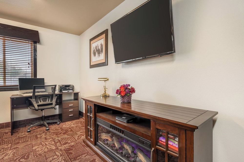 Colstrip Inn & Suites - photo 16