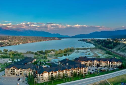 Mountain getaway condo 5 min walk to the beach — 4-Star Luxury Hotel in Invermere, Canada