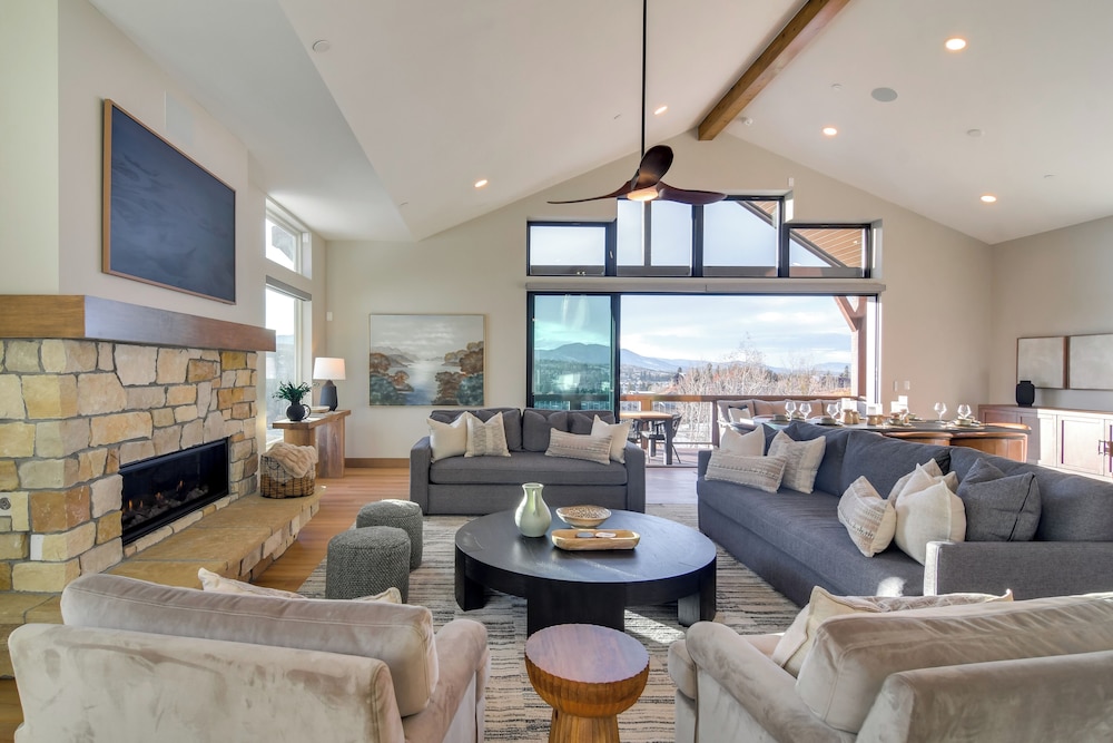 Close to Winter Park Resort Luxe Home w Hot Tub
