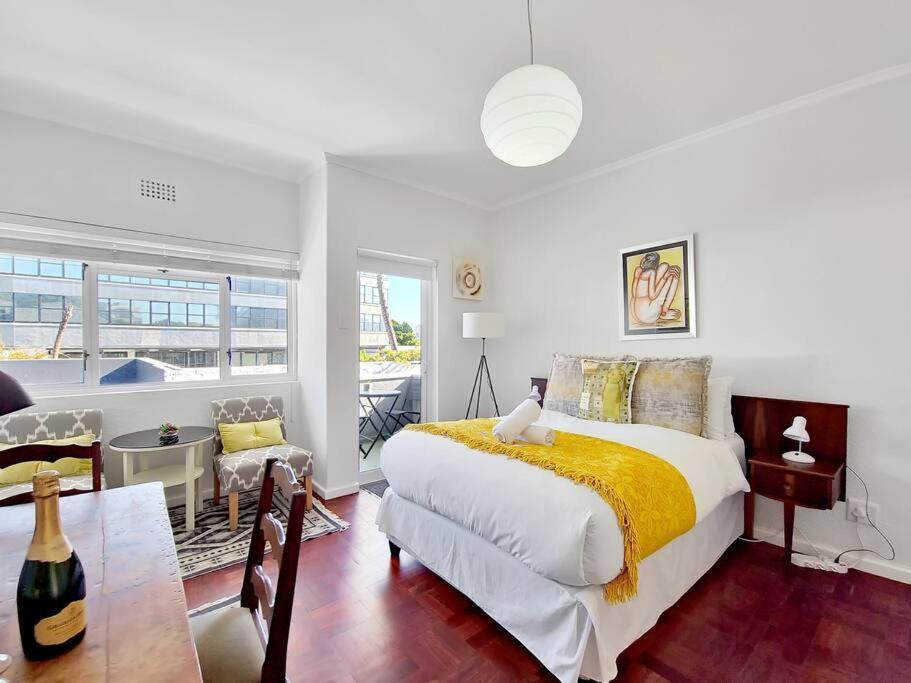 Secure Apt near Beaches Promenade Free Wi Fi