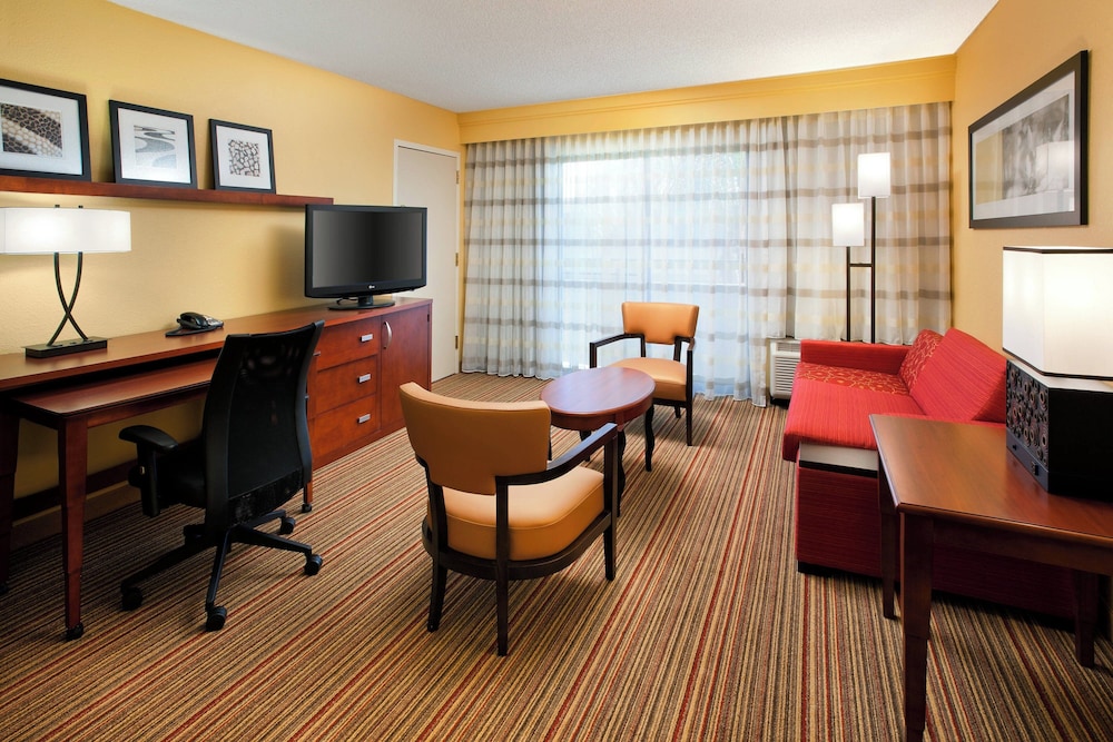 Courtyard by Marriott San Diego Sorrento Valley - photo 9