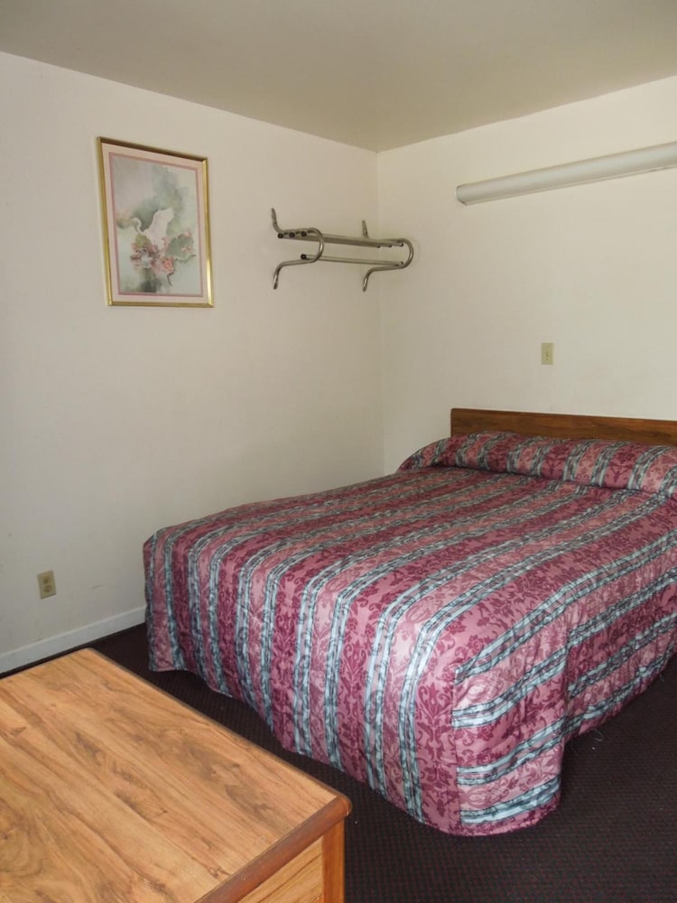 Lee's Motel - photo 12
