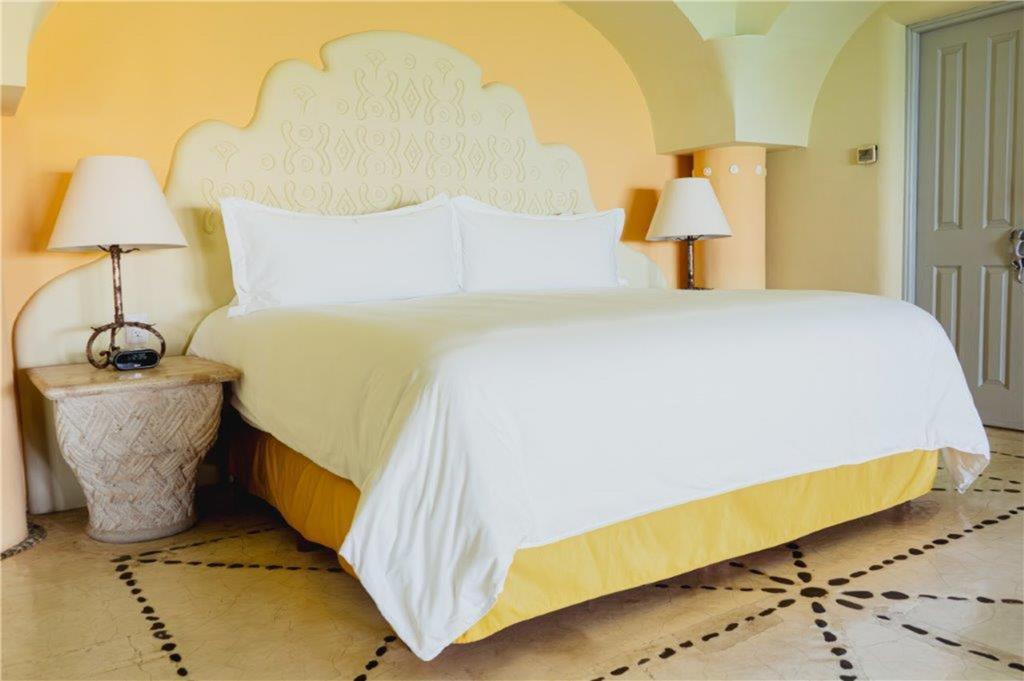 Grand Class Suite king with private pool