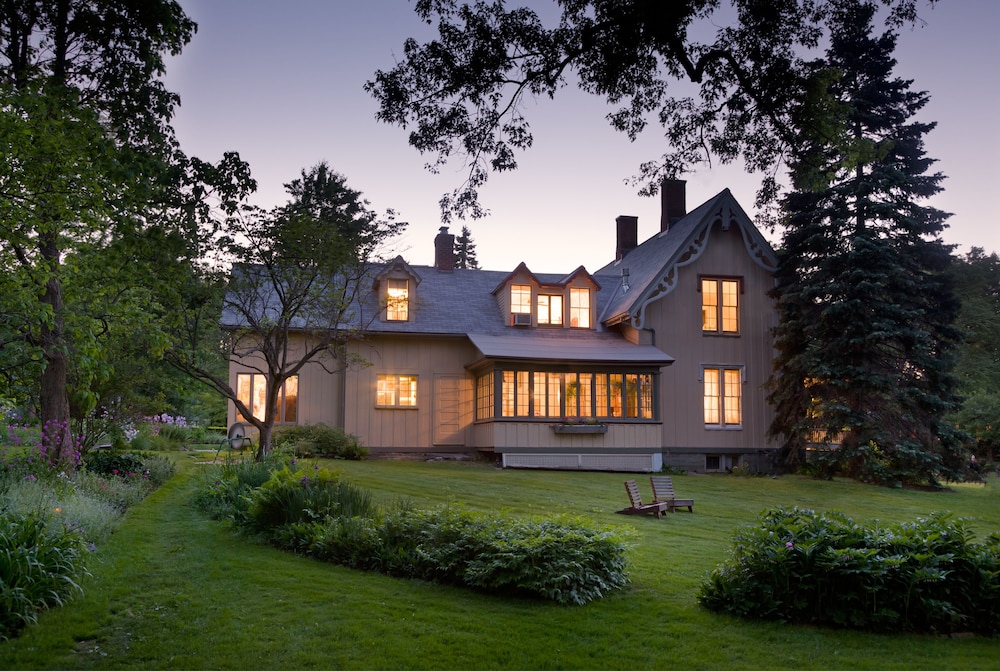 Gothic Eves Inn and Spa Bed and Breakfast — 4-Star Luxury Hotel in Trumansburg, United States