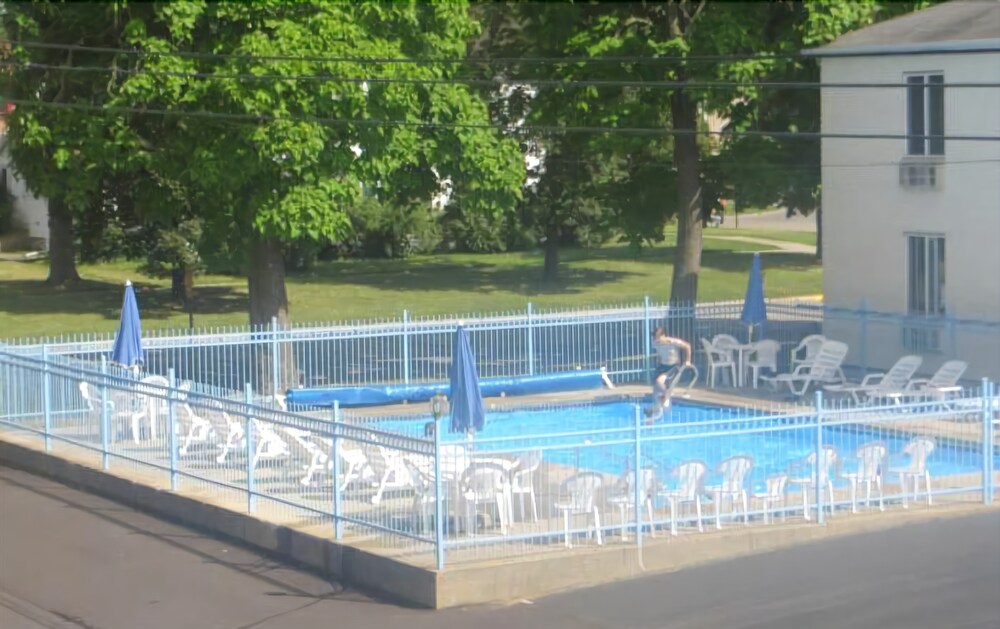Starlite Motel - carbon neutral hotel in Wisconsin Dells