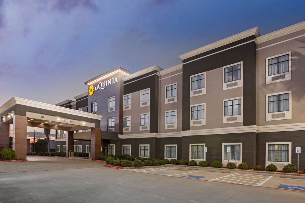 La Quinta Inn & Suites by Wyndham Pasadena North - featured photo