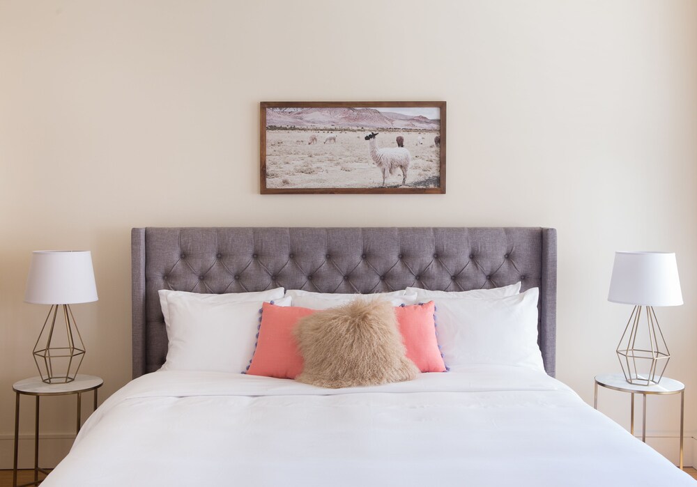 Sophisticated 1BR in C.B.D. by Sonder - photo 7