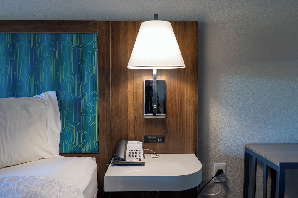Hampton Inn Elkhorn Lake Geneva Area - photo 13