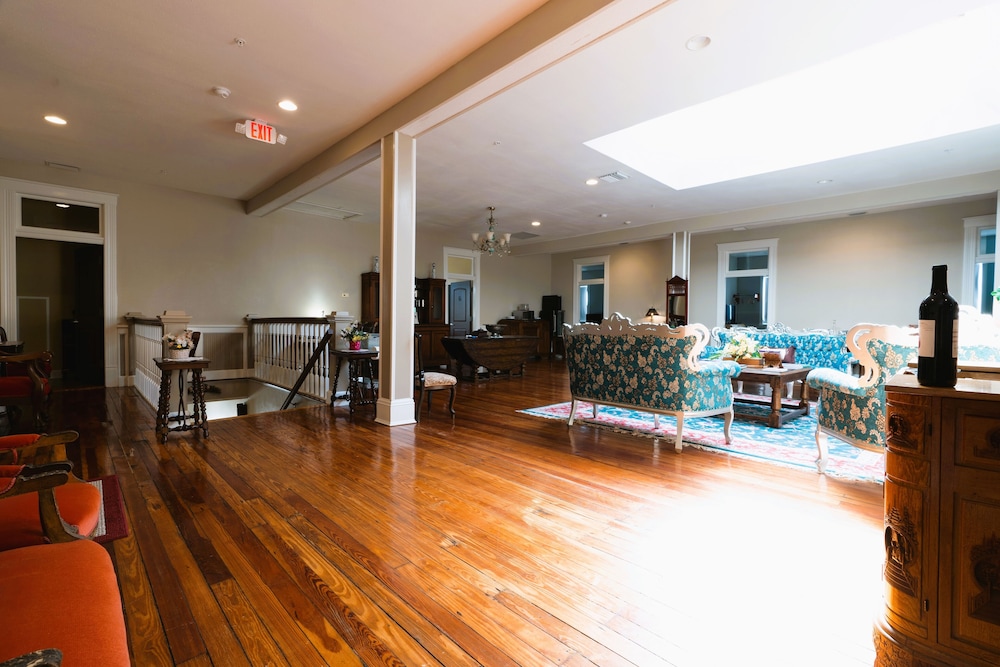 Oaak Tree Hotel - photo 14
