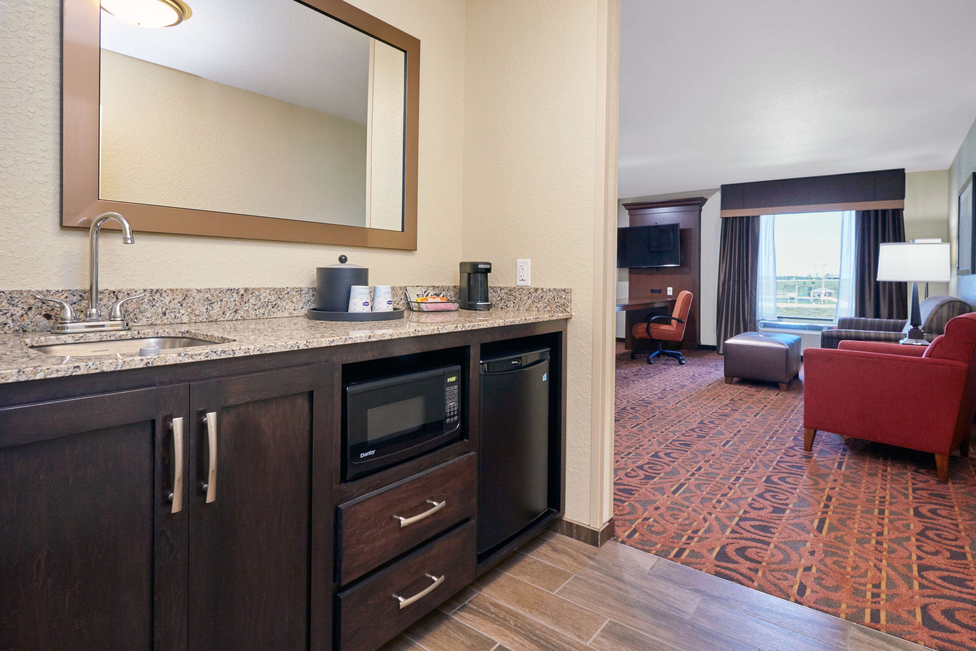 Hampton Inn & Suites Milwaukee Franklin - photo 22