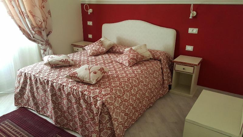 Five Roses Bed & Breakfast — 4-Star Luxury Hotel in Pisa, Italy