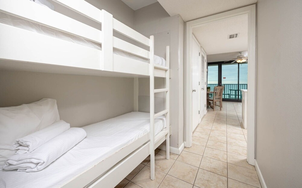 Phoenix All Suites West Hotel 403 1 Bedroom Condo - photo 2