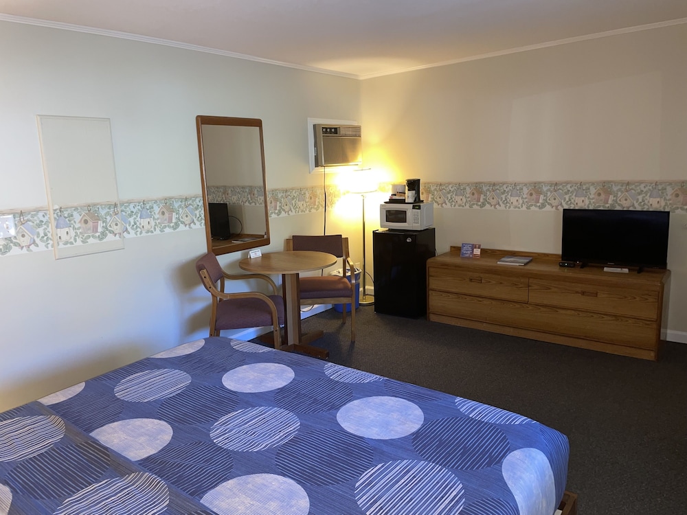 A Holiday Motel - photo 10