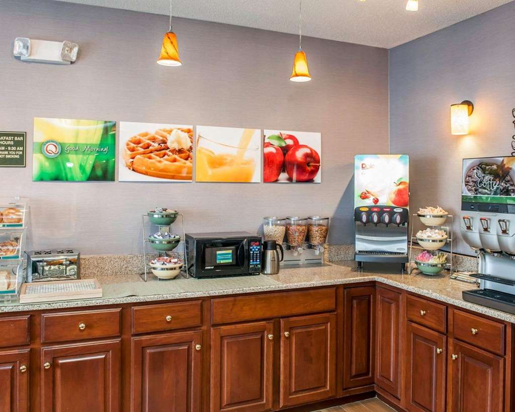 Quality Inn & Suites South Bend Airport - photo 39