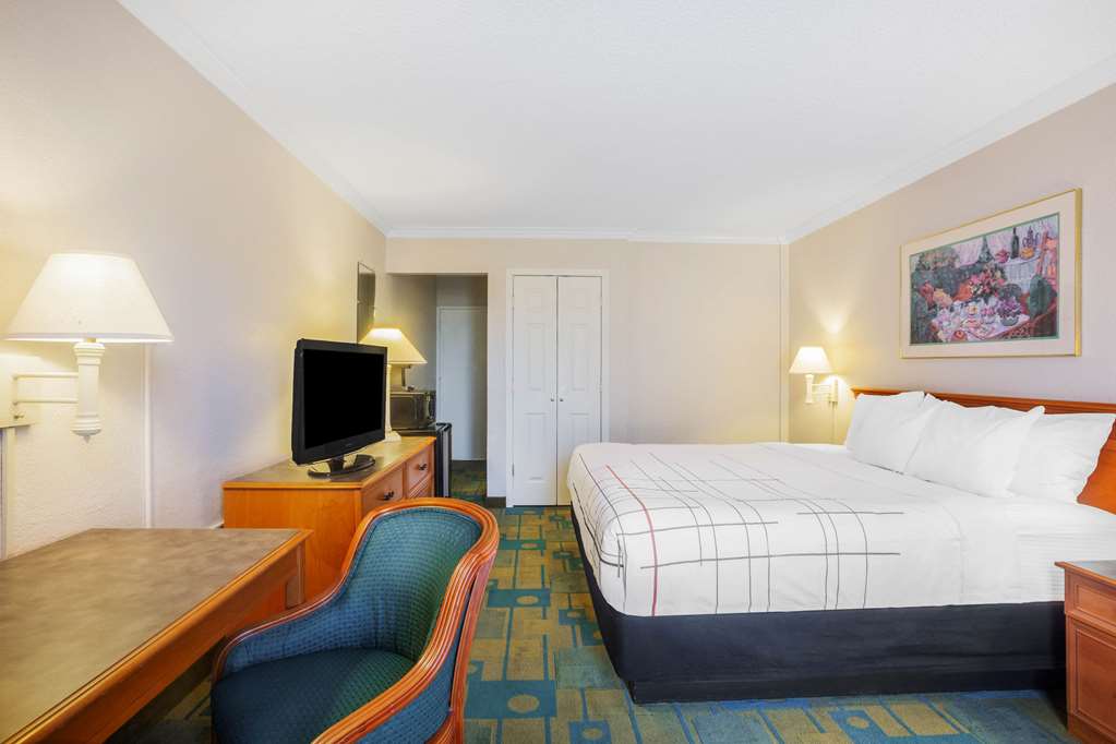 Days Inn by Wyndham Del Rio - photo 29