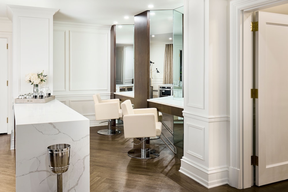 Chateau Grande Hotel - photo 10