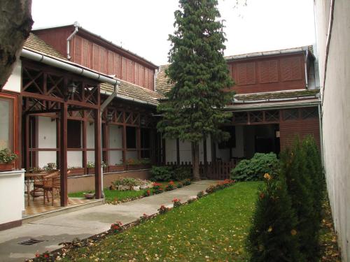 Hotel Fama — hotel in Hodmezovasarhely