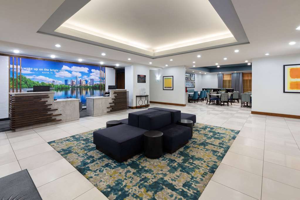 La Quinta Inn & Suites by Wyndham Austin NW Lakeline Mall - photo 4