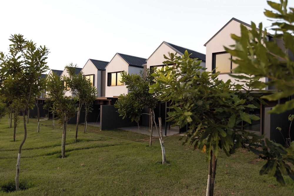 The Woods Luxury Homes Elaleni Estate — 4-Star Luxury Hotel in Ballito, South Africa