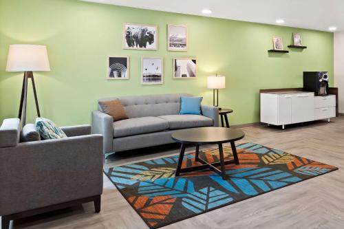 Woodspring Suites Denver Commerce City - photo 17