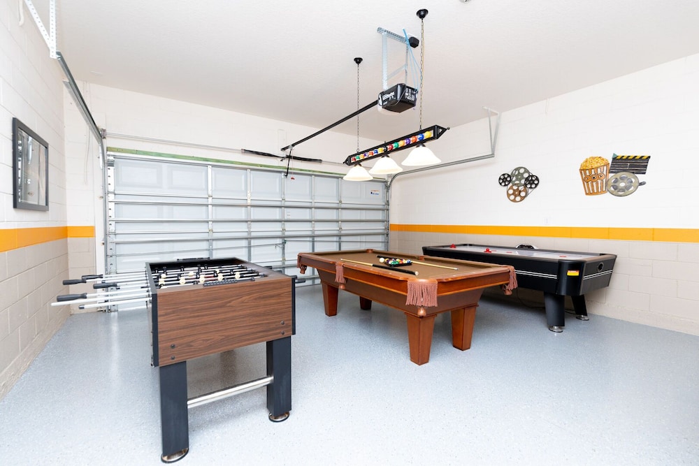 Newly Remodeled 1 story 5 Bed 5 Bath with Pvt Pool Spa And Game Room - photo 13