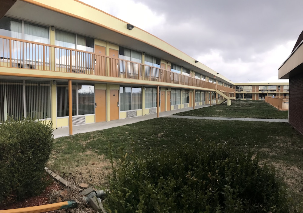 Days Inn by Wyndham Salem - photo 41