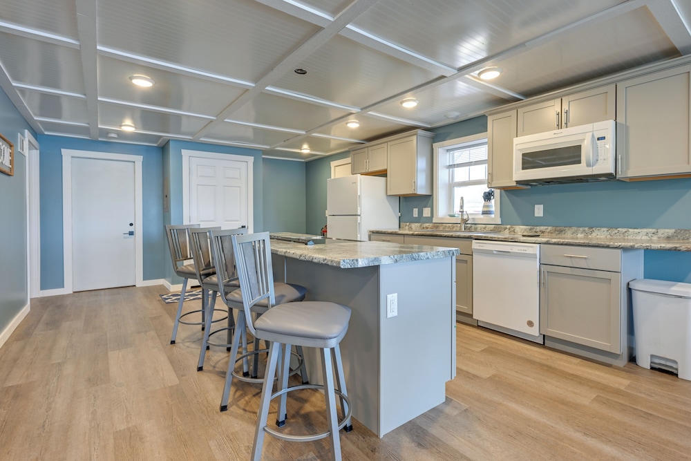 Chippewa Falls Getaway with Community Lake Access — hotel in Chippewa Falls