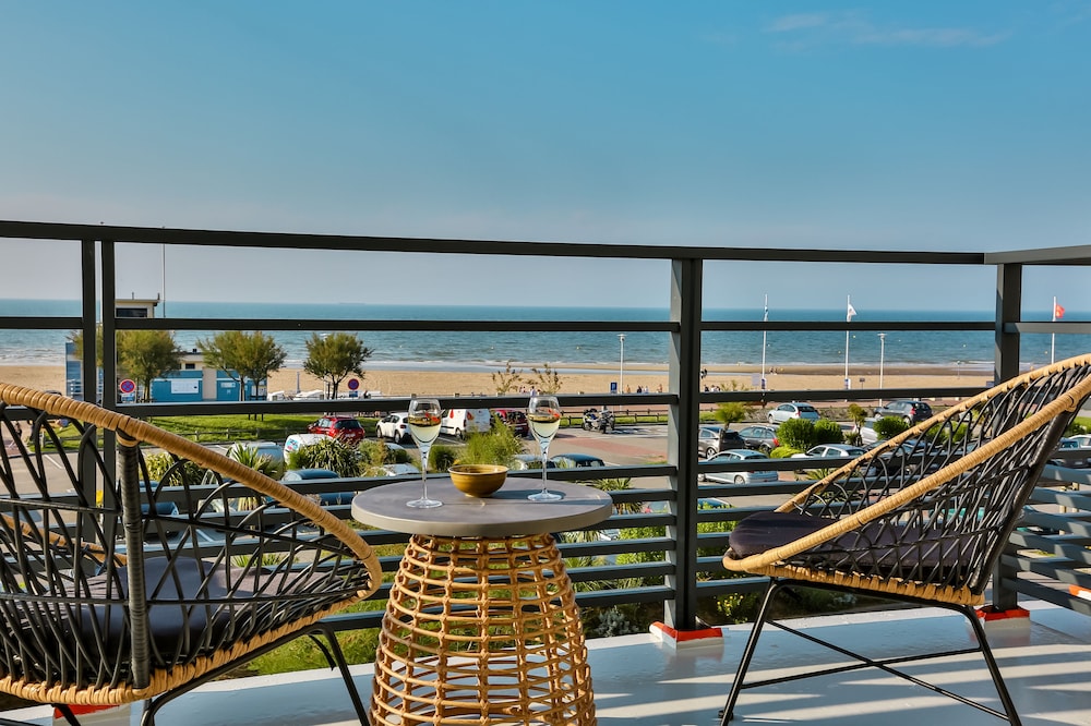 Hôtel Spa Face à la Mer in Cabourg, France