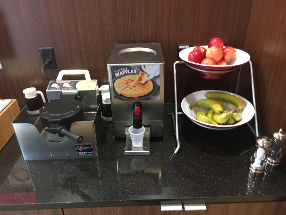Fairfield Inn & Suites by Marriott Detroit Troy - photo 23