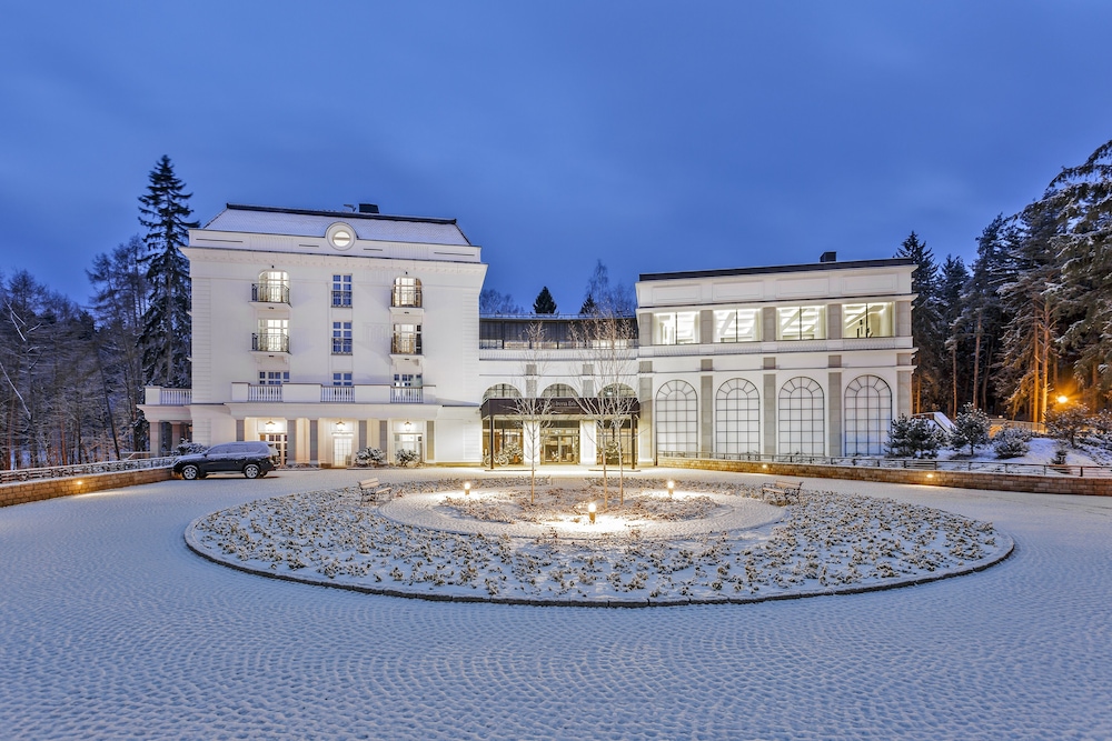Hotel SPA Dr Irena Eris Polanica Zdroj — 5-Star Luxury Hotel in Polanica-Zdroj, Poland