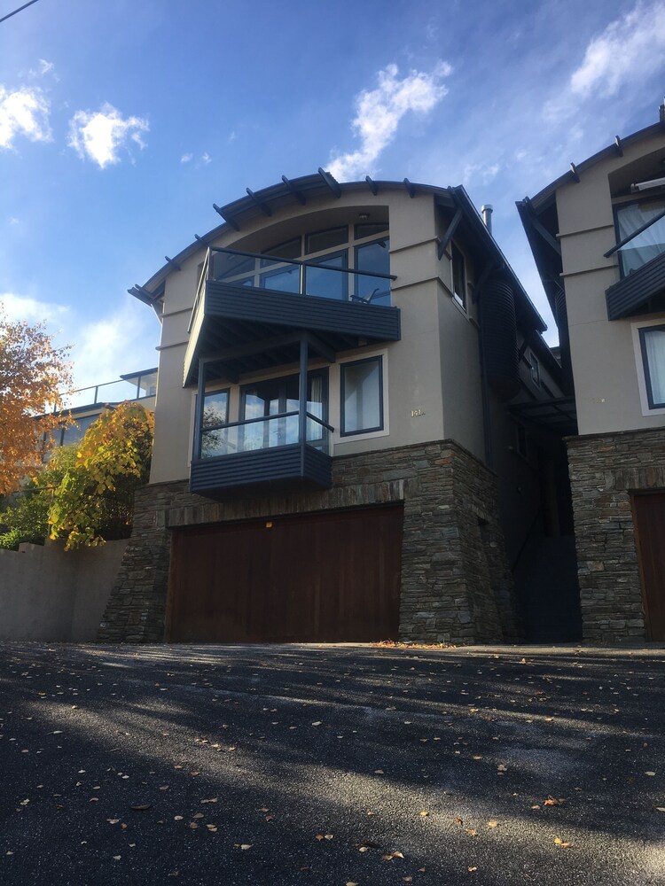 Luxury on Lakeside — 5-Star Luxury Hotel in Wanaka, New Zealand