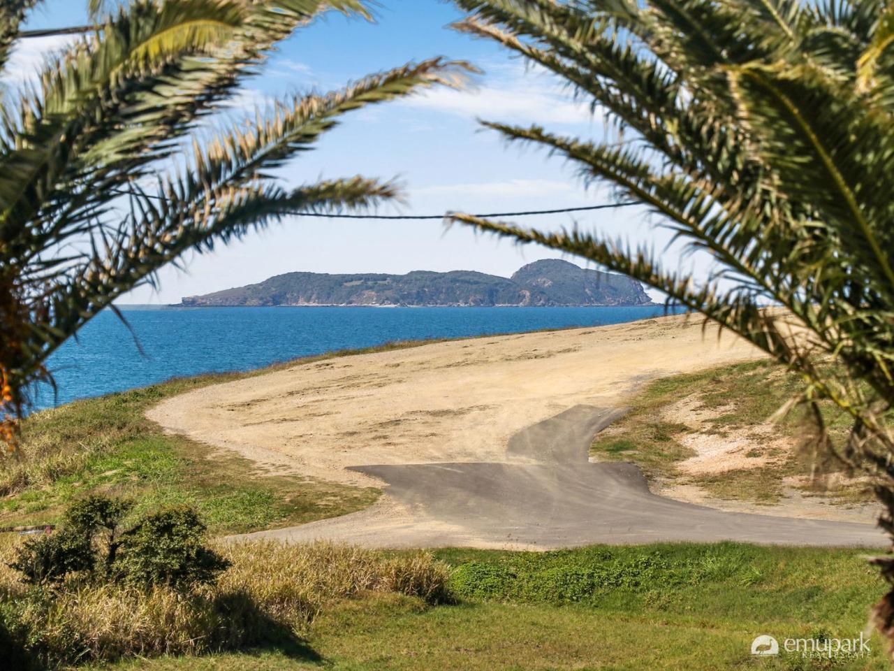 Four Palm S — Emu Park