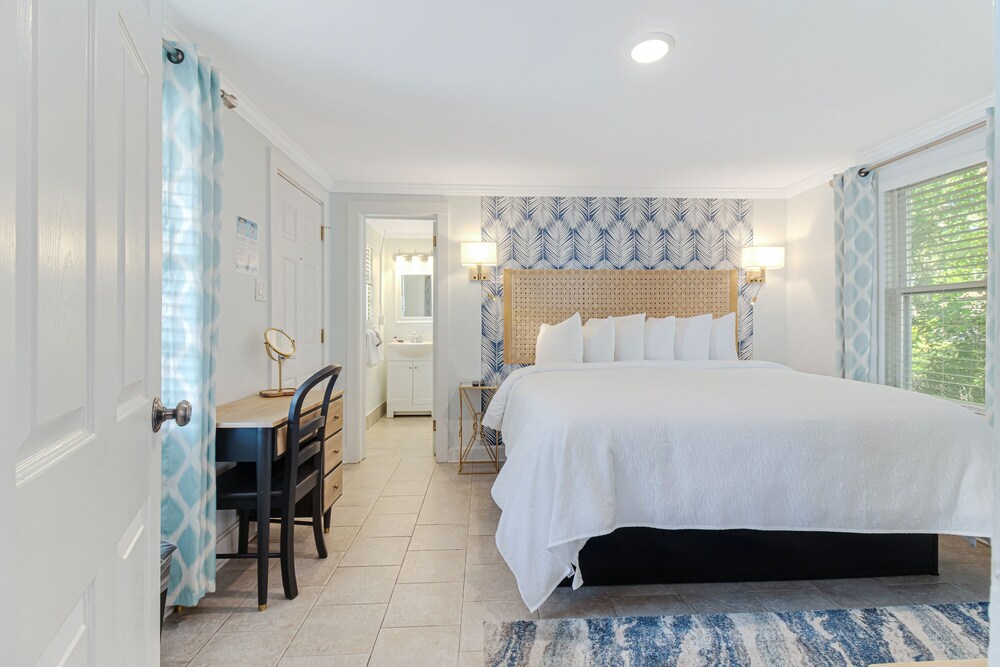 The Inn at River Oaks - photo 56