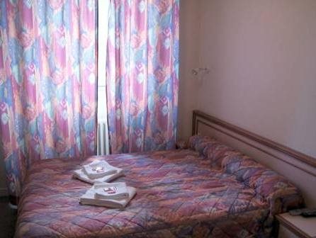 Le Neptune - carbon neutral hotel in Etables-Sur-Mer